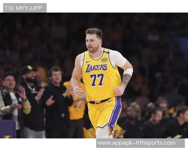 司机与东契奇首秀表现抢眼弗拉格能否超越两位新星的精彩数据 司机与东契奇首秀表现抢眼弗拉格能否超越两位新星的精彩数据