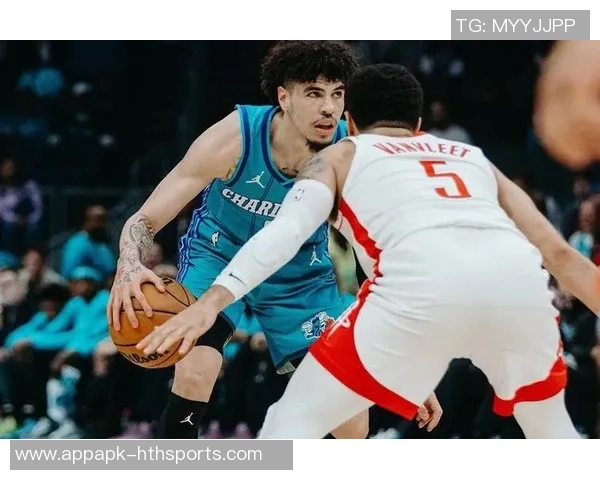 拉梅洛鲍尔表现出色13投8中三分4中8砍下20分助攻6次正负值高达27 拉梅洛鲍尔表现出色13投8中三分4中8砍下20分助攻6次正负值高达27