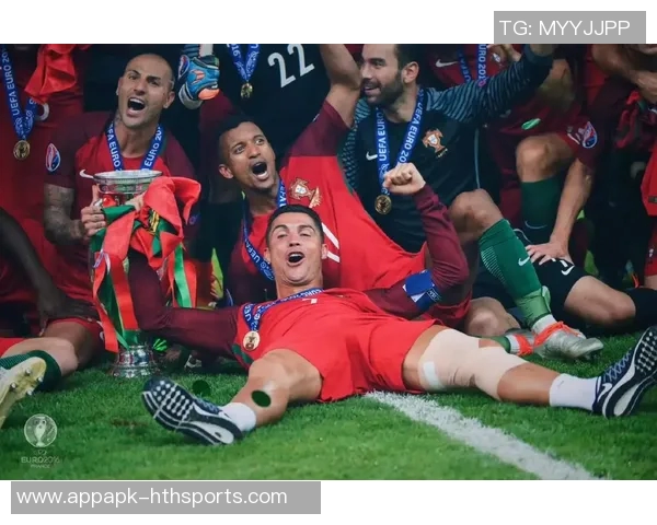 C罗分享回归葡萄牙国家队的帅气照片墨镜加持魅力十足 C罗分享回归葡萄牙国家队的帅气照片墨镜加持魅力十足