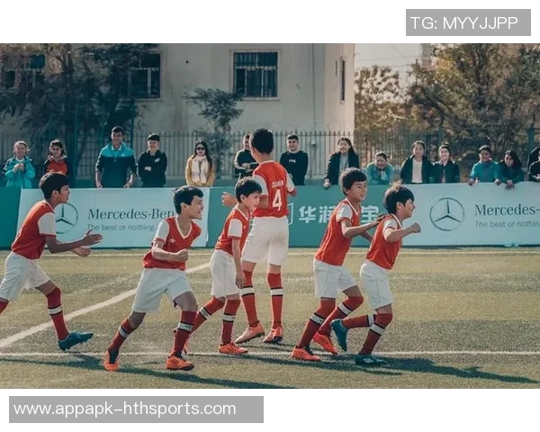 拉门斯回忆童年追随哥哥成为曼联球迷的美好时光与情感纽带 拉门斯回忆童年追随哥哥成为曼联球迷的美好时光与情感纽带