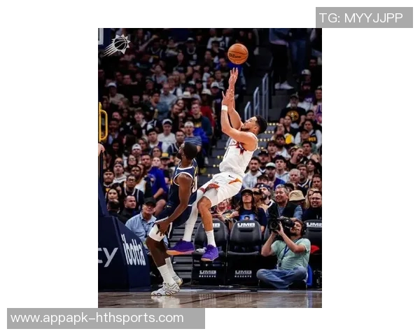 布克首节突破海斯防守时受伤乔丹奥特透露伤退原因